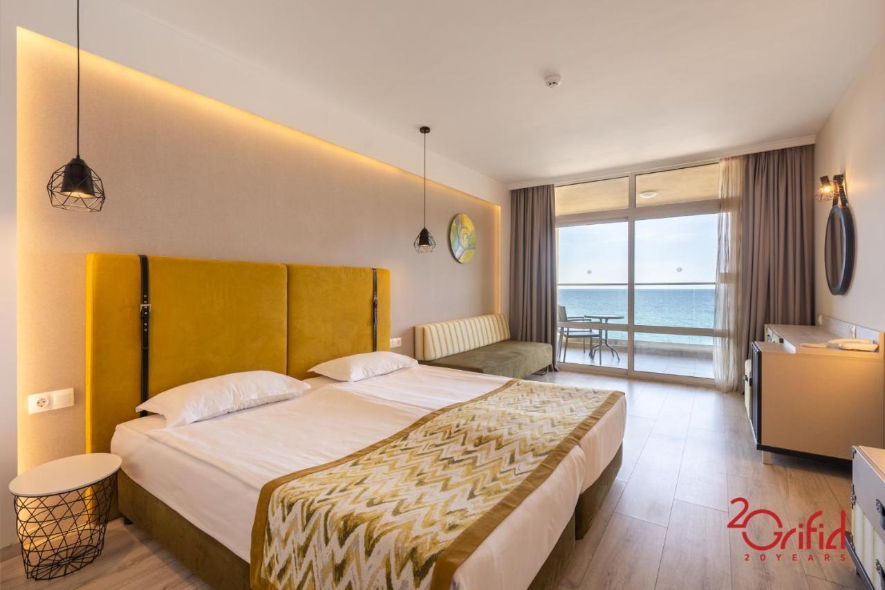 Chambre Double ou Lits Jumeaux avec Accès Gratuit à la Piscine à Débordement et à la Plage Privée - Vue sur Mer