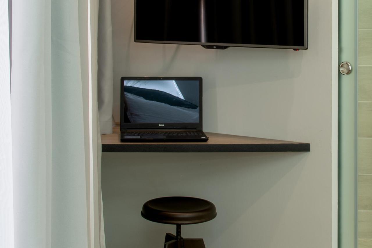 Deluxe Studio