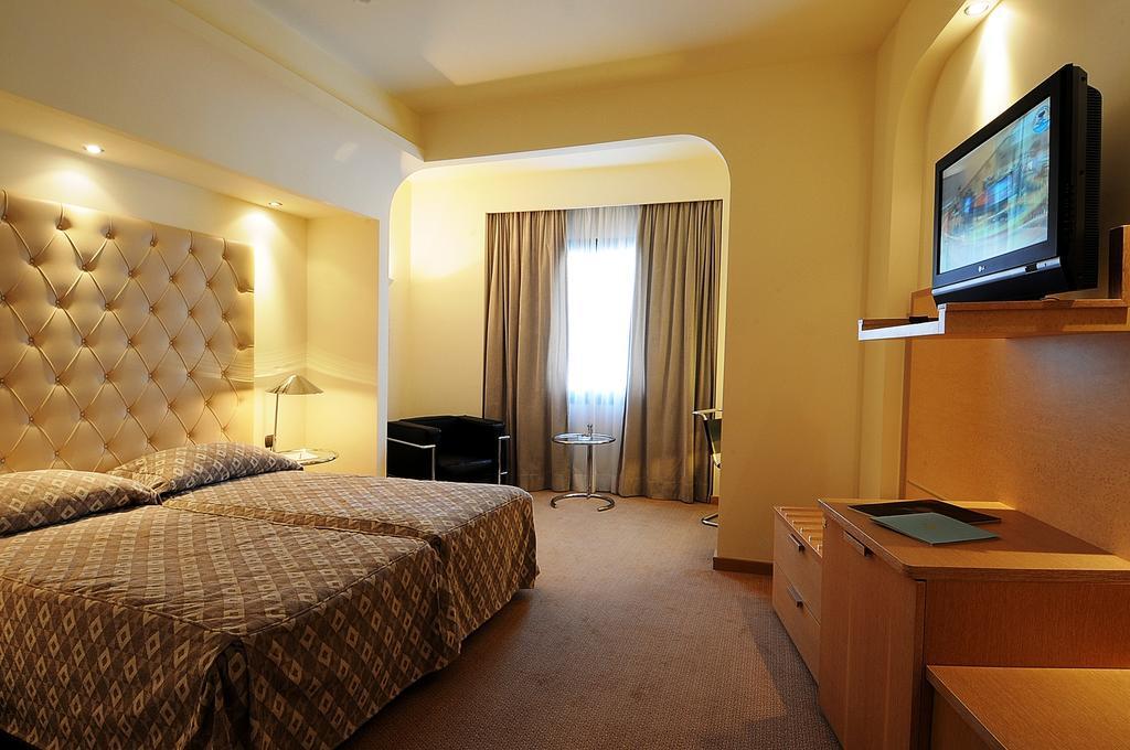 Executive Double / Twin Room with Mountain View
