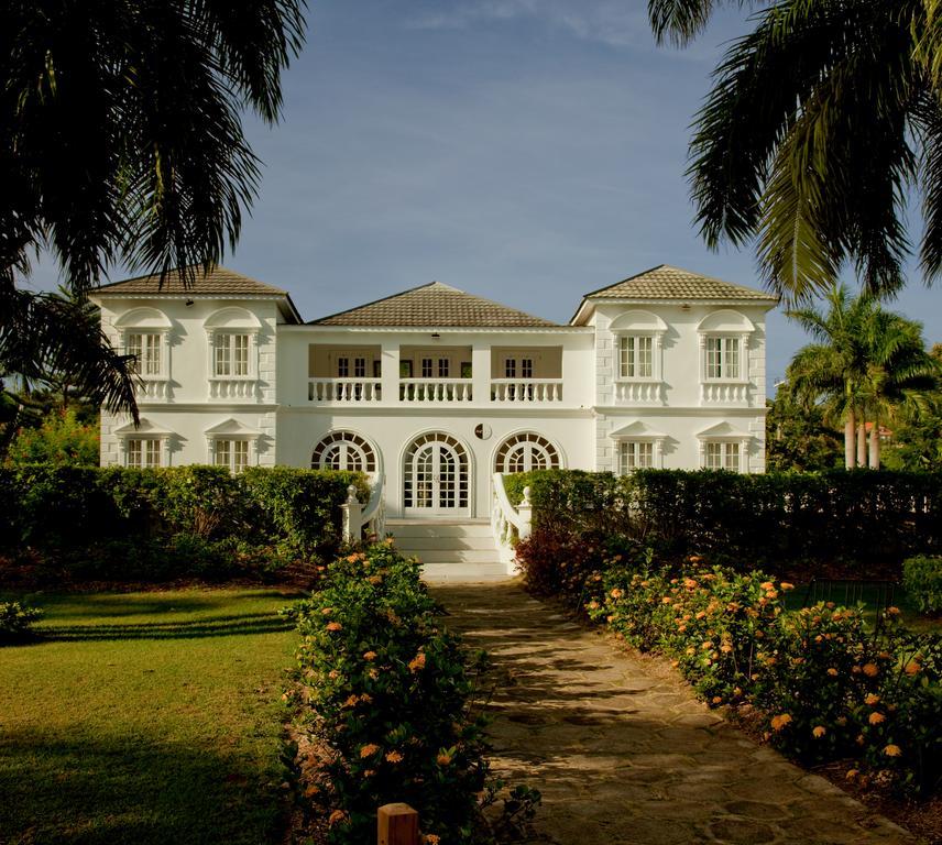 Villa con 7 dormitorios y vistas al jardín