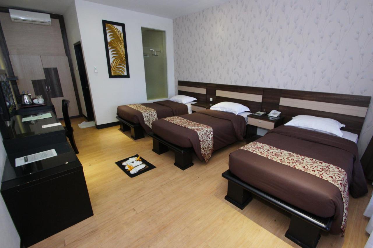 Superior Triple Twin Bed