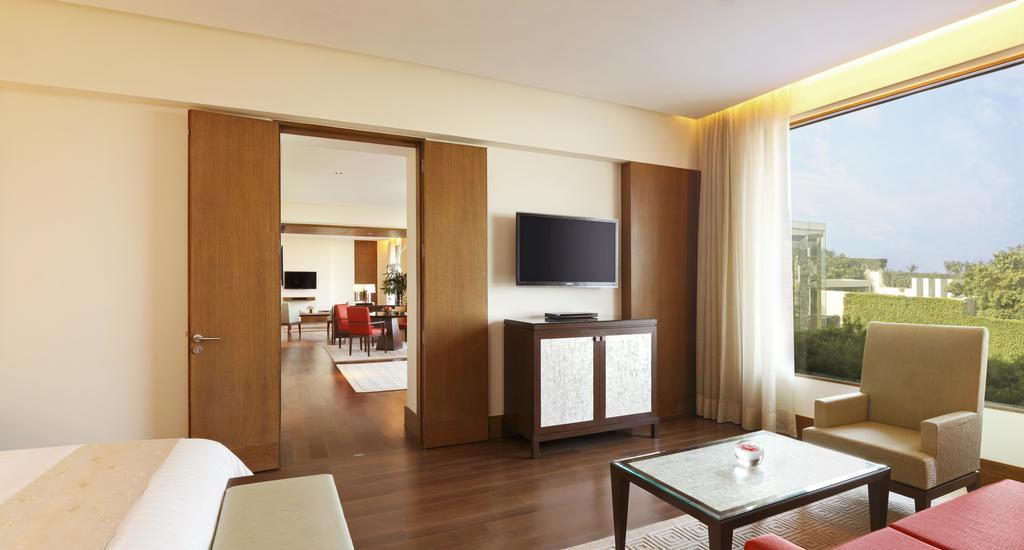 Luxury Suite Two Way Airport Transfers