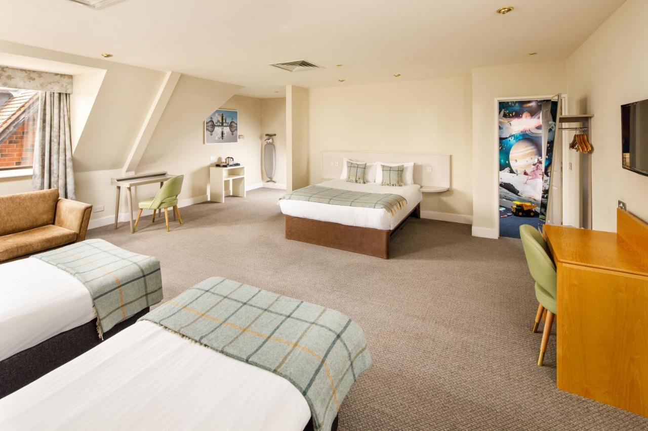 Classic Family Room,1709487735:JPEG