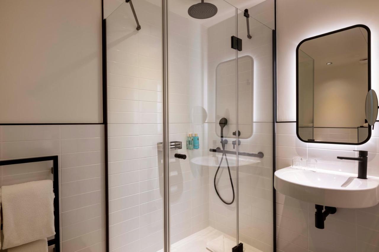 Family Room Shower,1167301972:JPEG