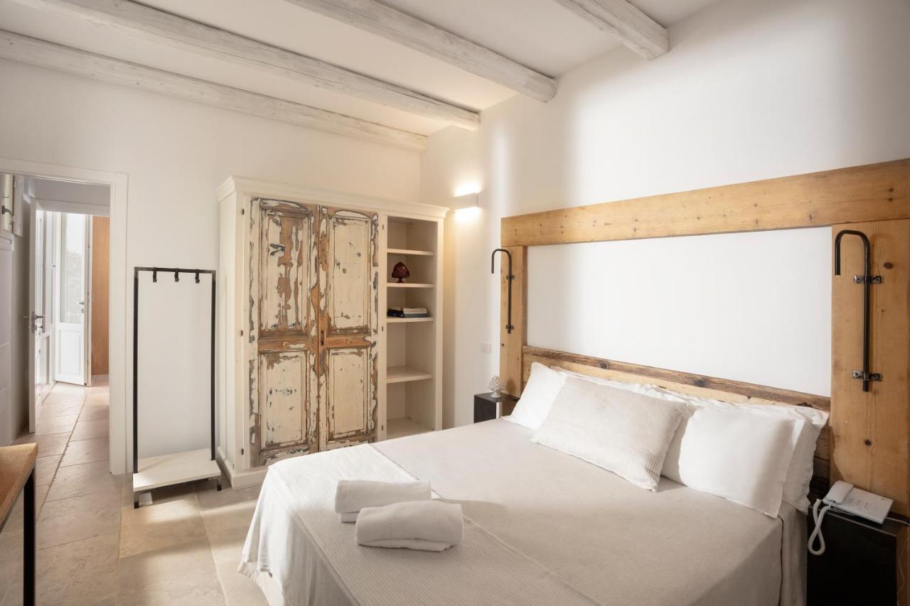 Suite met Queensize Bed en Uitzicht op het Zwembad