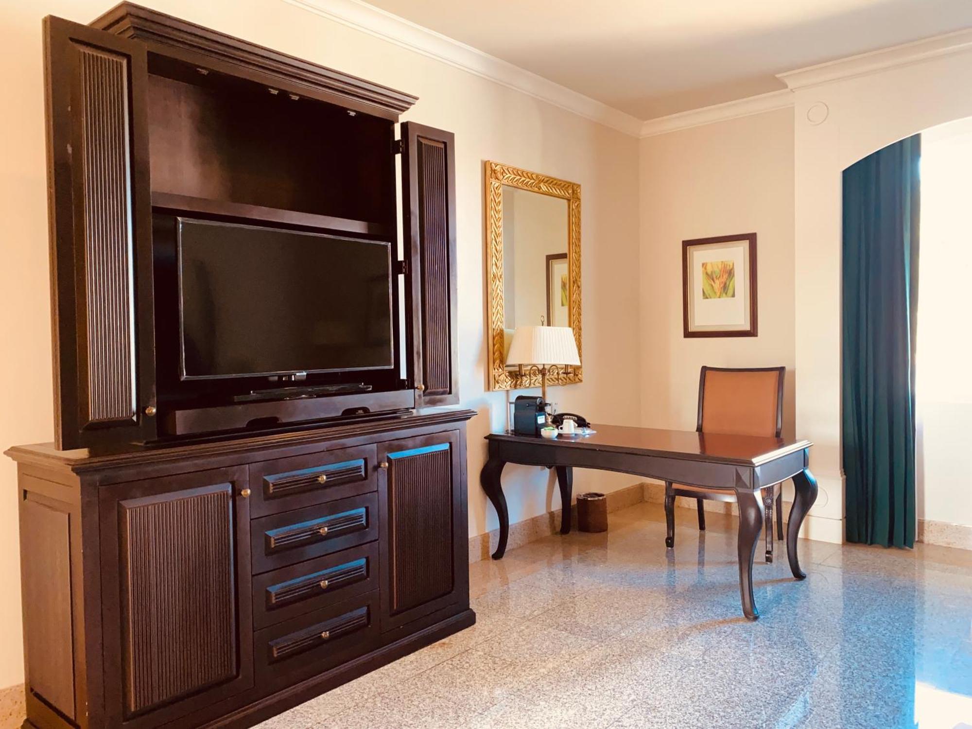 Classic Suite with Two Double Beds - Non Smoking