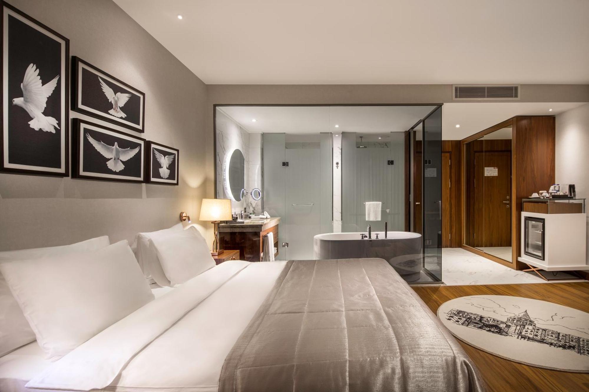 Quarto Executivo com Cama King-size e Banheira