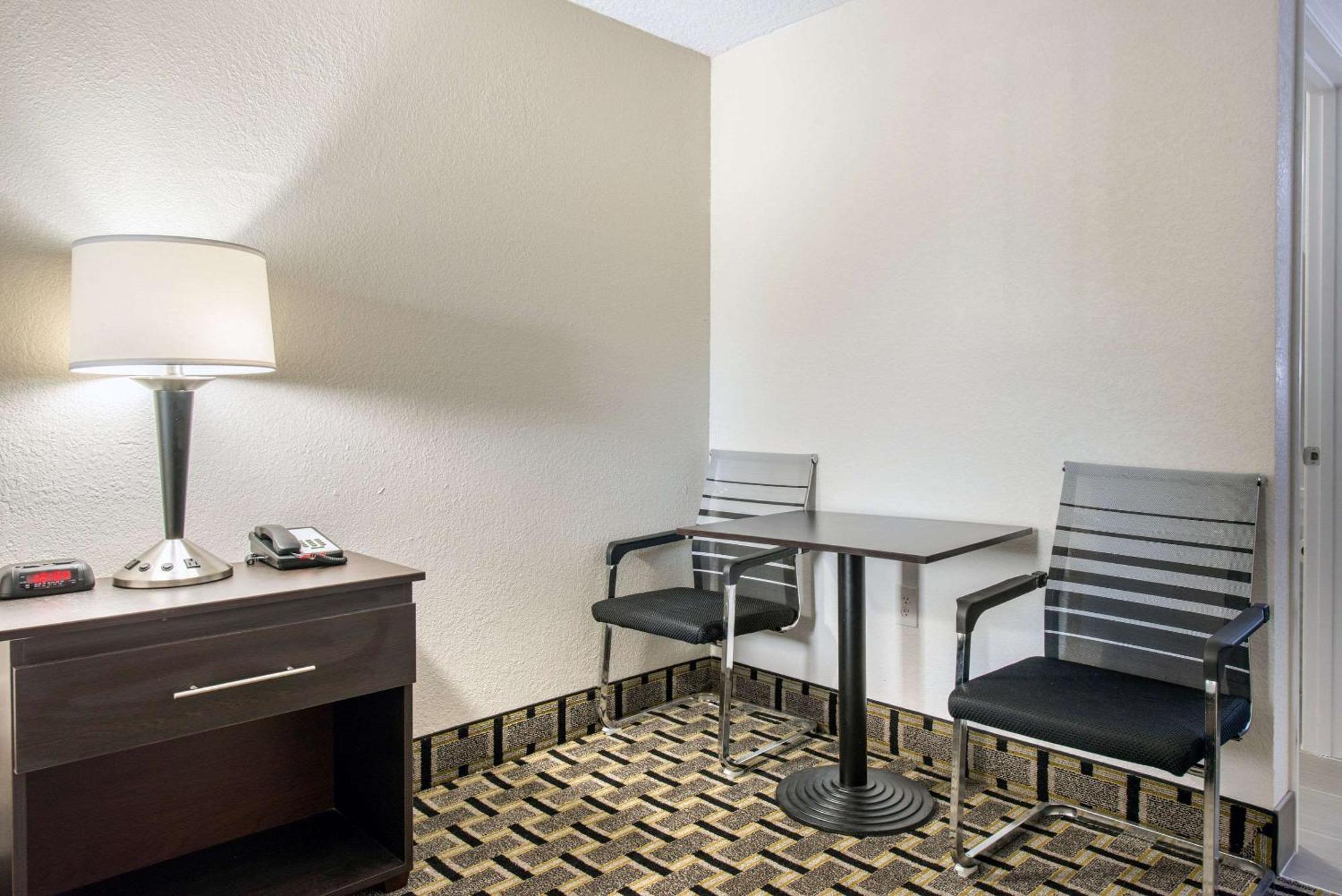 King Room - Accessible/Non-Smoking