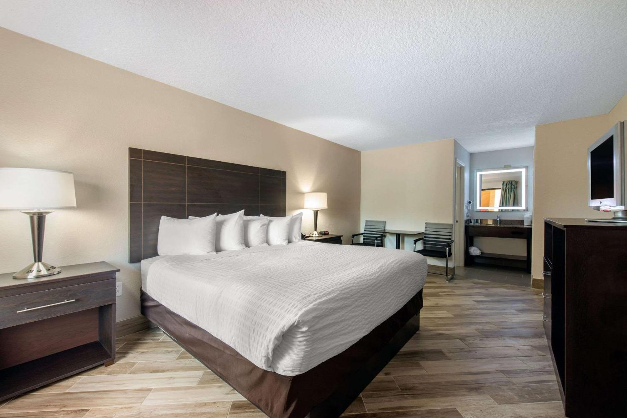 King Room - Non-Smoking