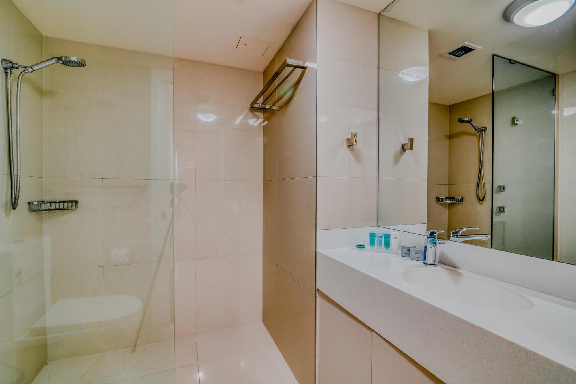 Superior One-Bedroom Apartment Ocean View