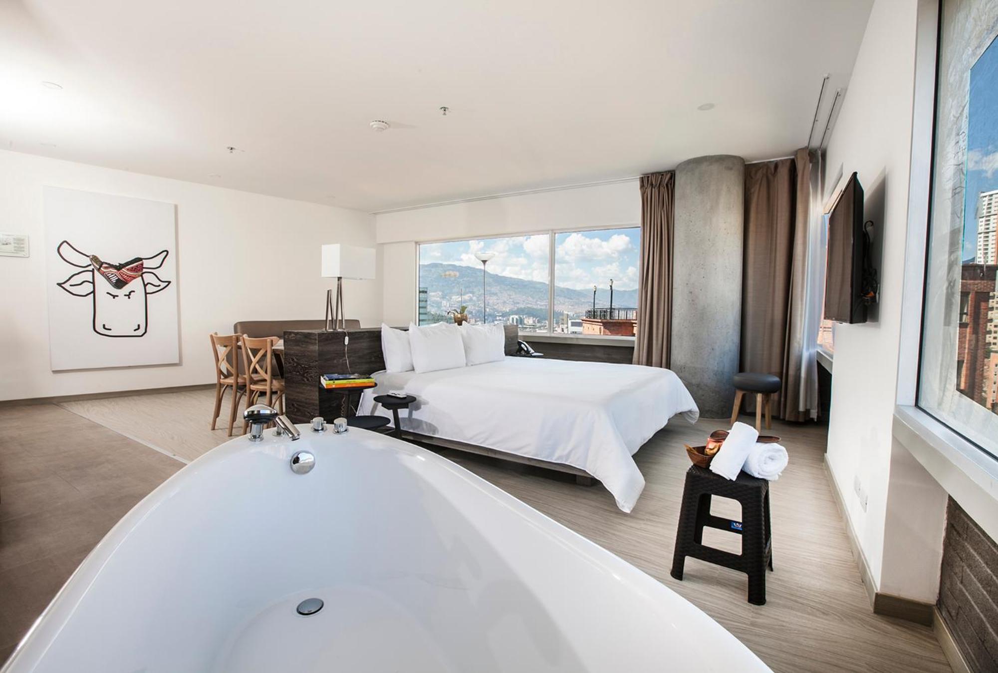 1 King Bed, Family Suite, City View