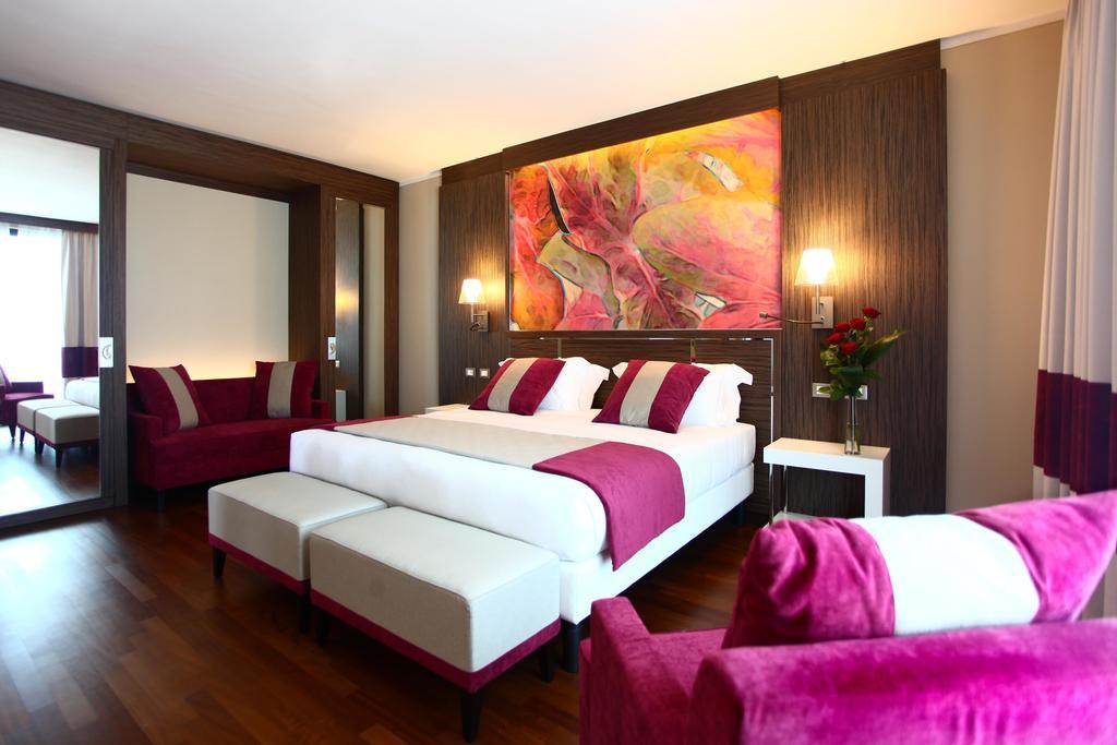 Executive Double or Twin Room,297873932:JPEG