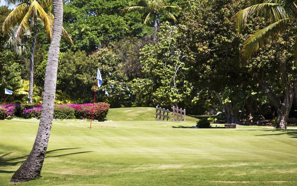 Golf Course Double Queen Guestroom