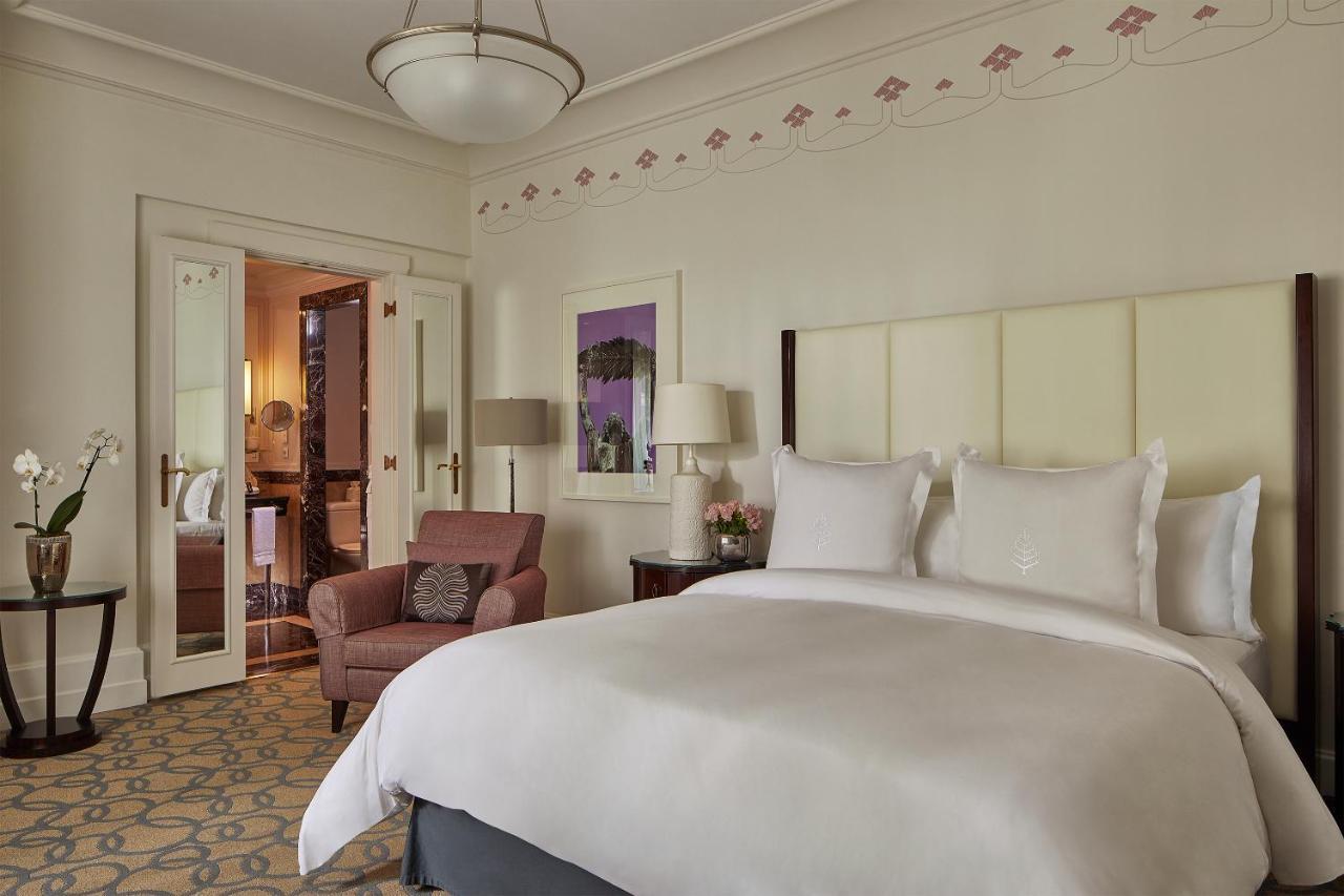 Superior Room with One King Bed