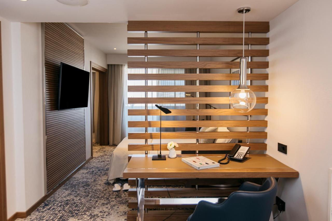 Suíte King de 1 Quarto com Sofá-Cama e Varanda