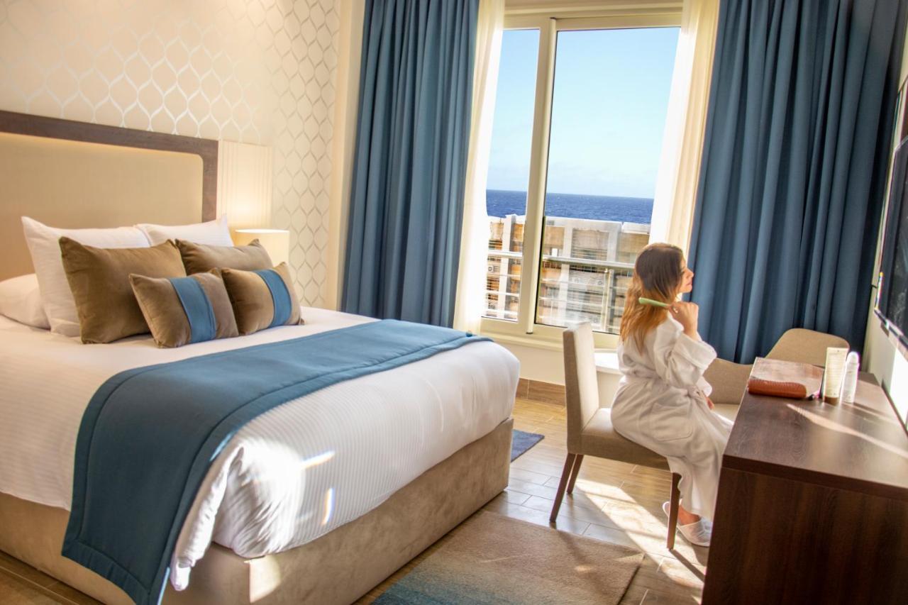 Junior Suite with Pool View