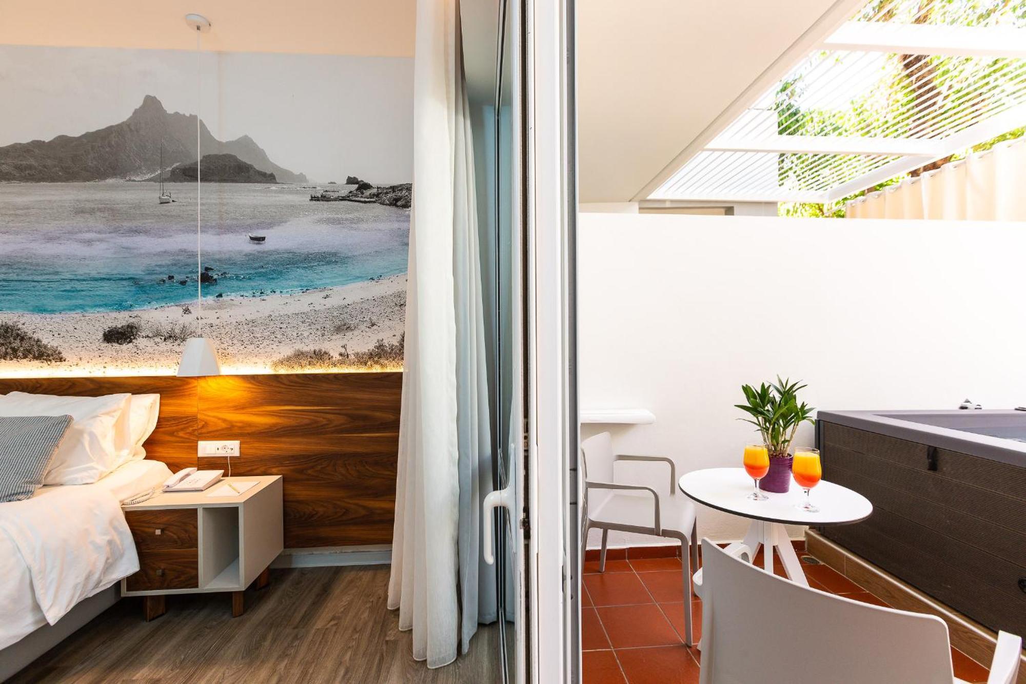 Junior Suite with Jetted Tub