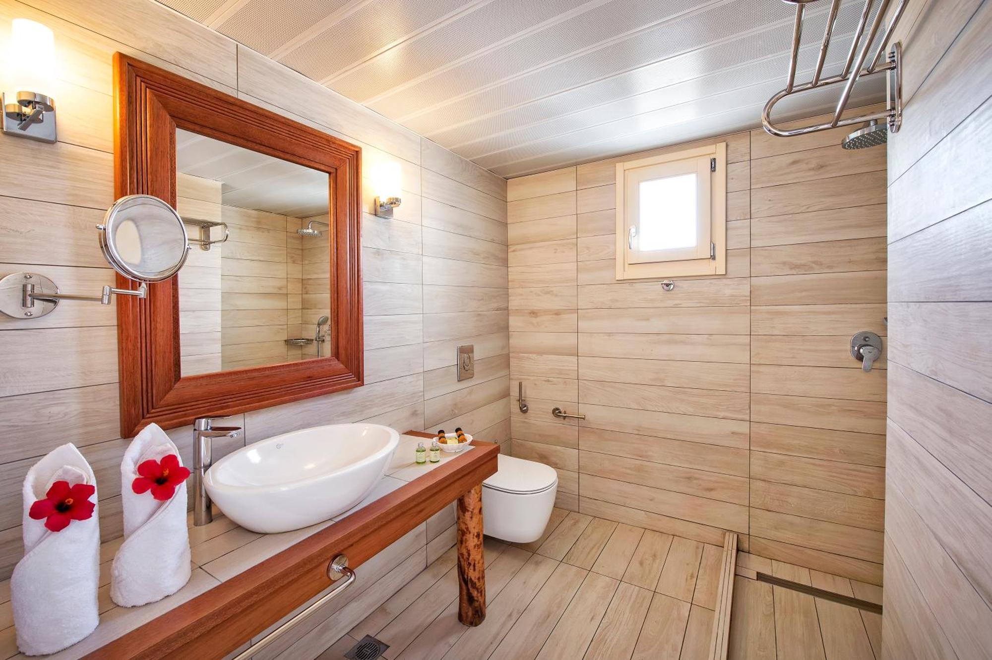 Suite with Jetted Tub - Split Level