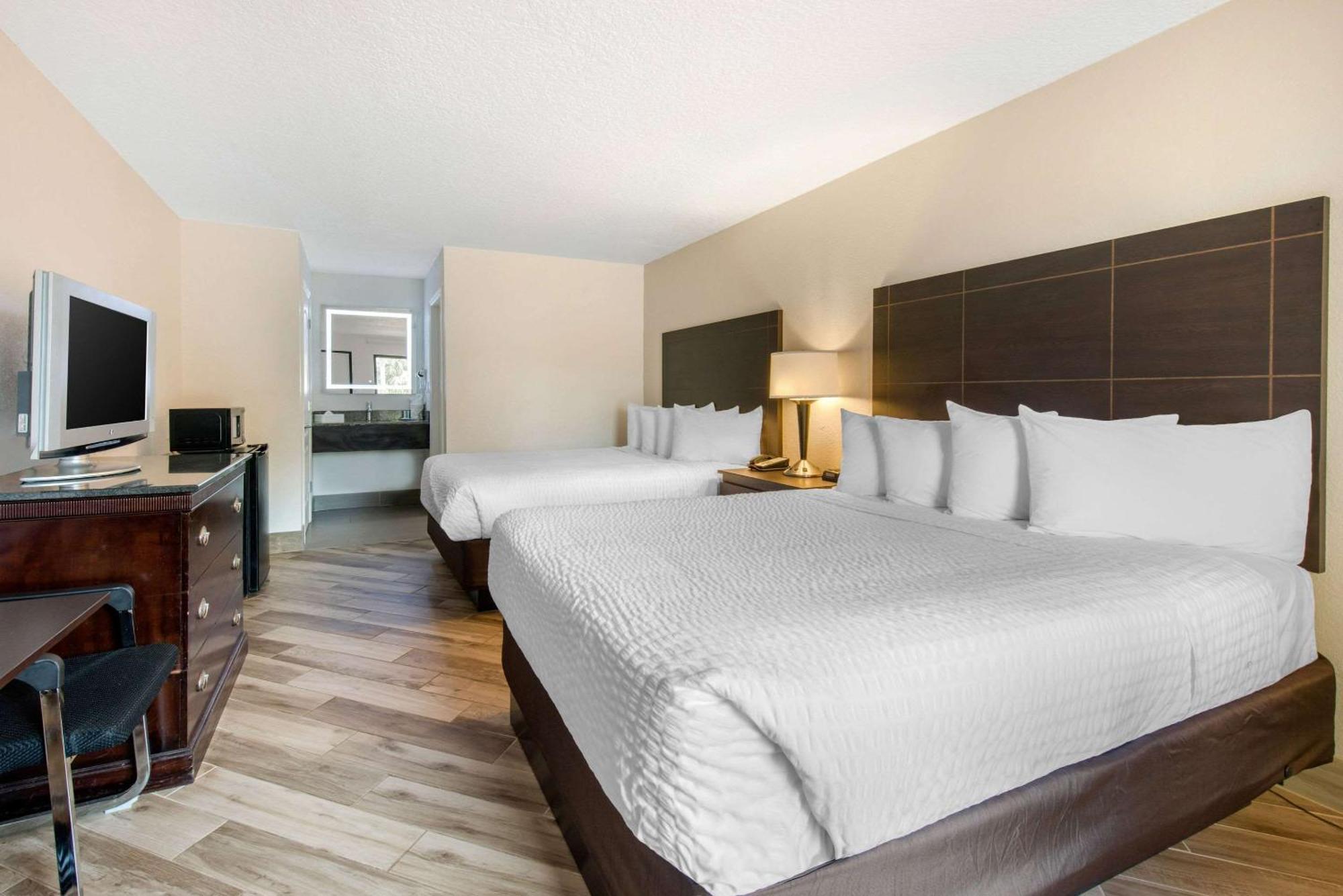 Queen Room with Two Queen Beds - Non-Smoking