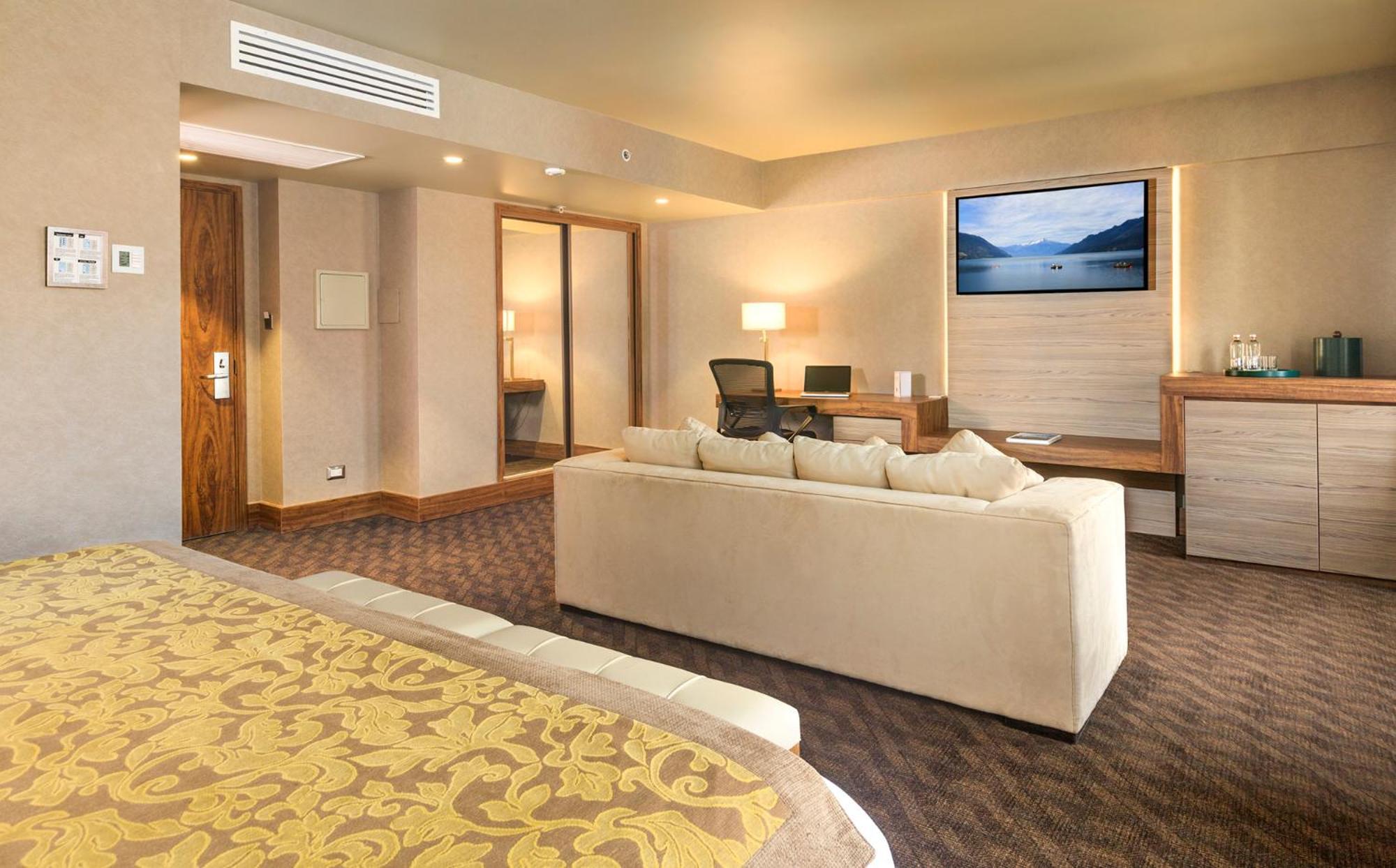 Deluxe King Room