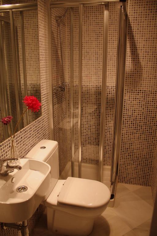 Bronze King Room Roll Shower Disability Access
