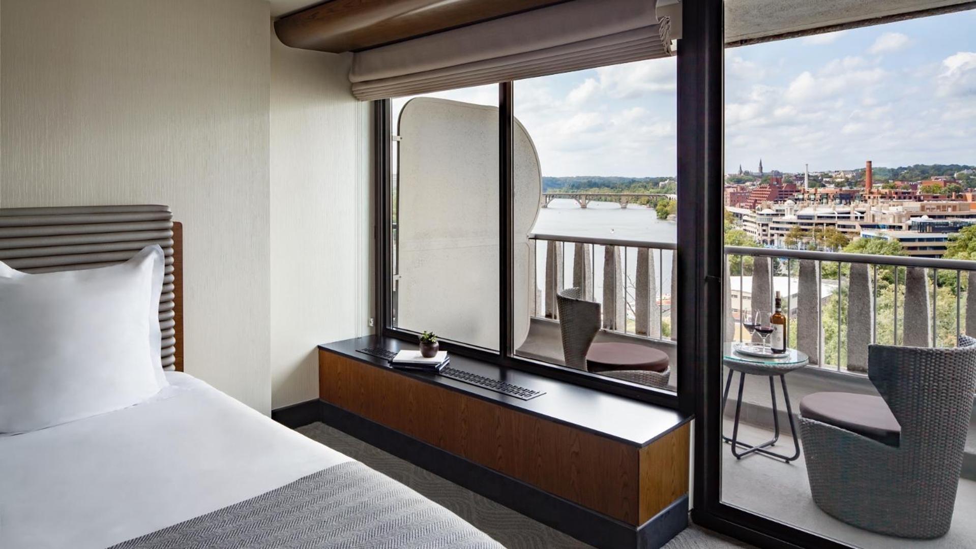 Habitación Doble Premier con balcón y vistas al río