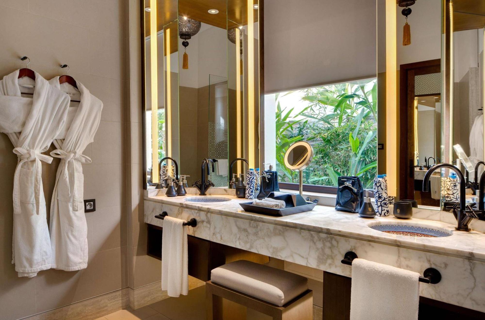 Villa de 2 dormitorios con piscina y vistas al mar
