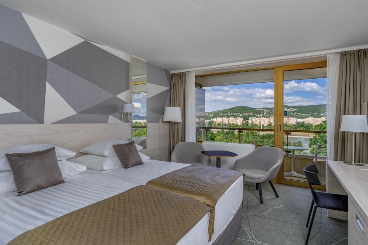 Premium Twin Room Wellness Fitness Access