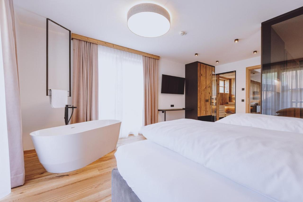 Panorama Superior Suite with Sauna and Bathtub
