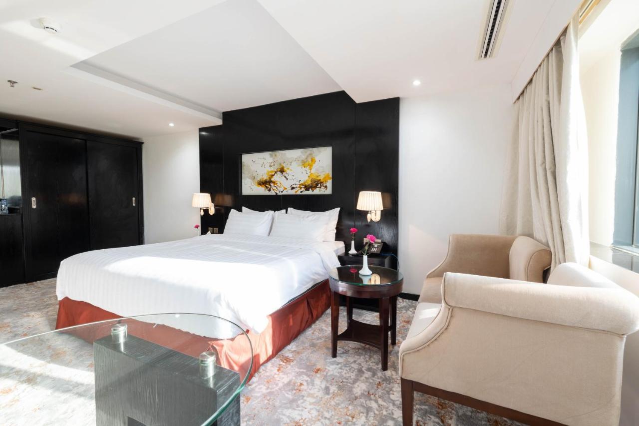 Deluxe King Room - Non-Smoking