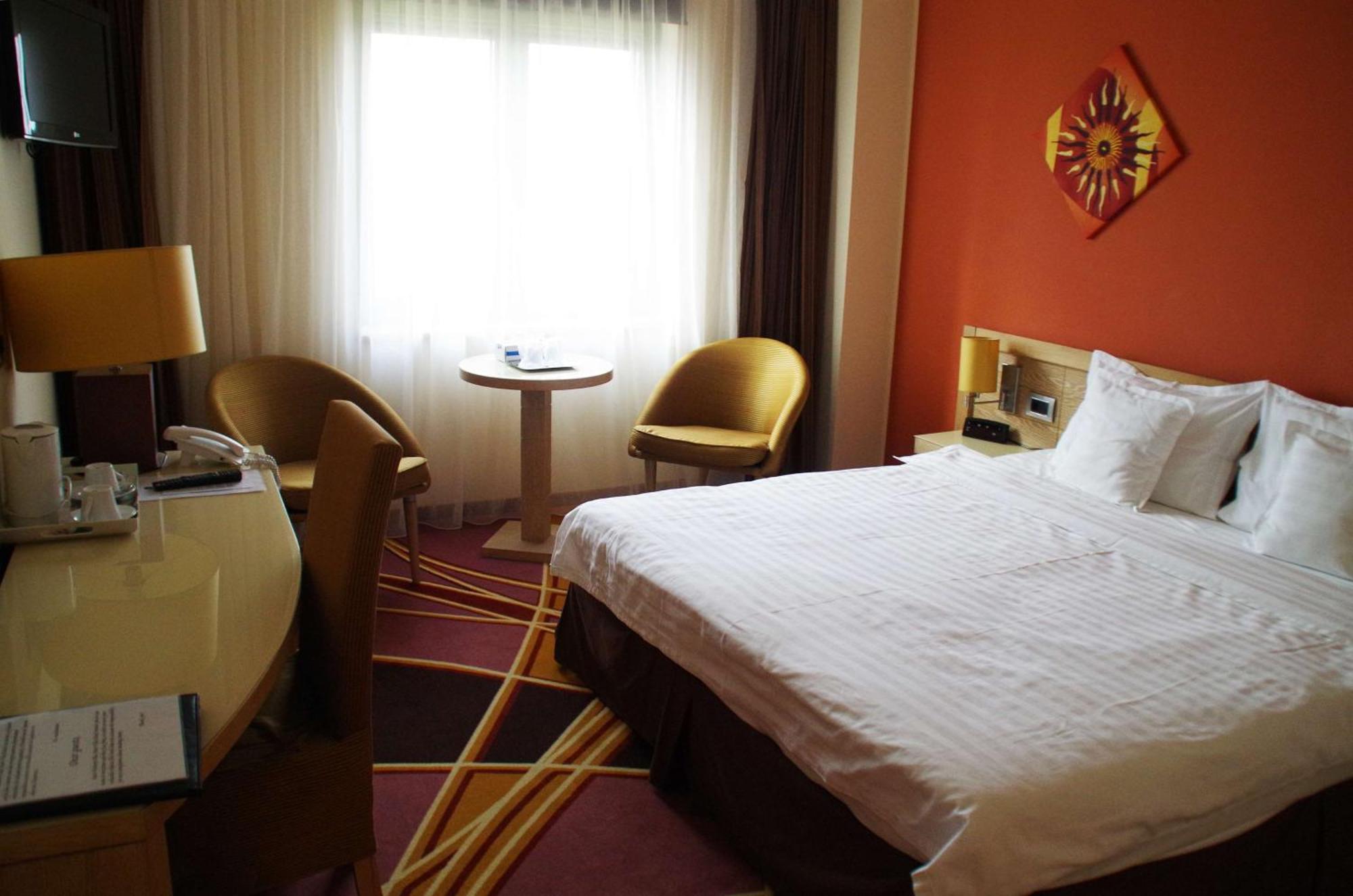 Double Room,1335554672:JPEG