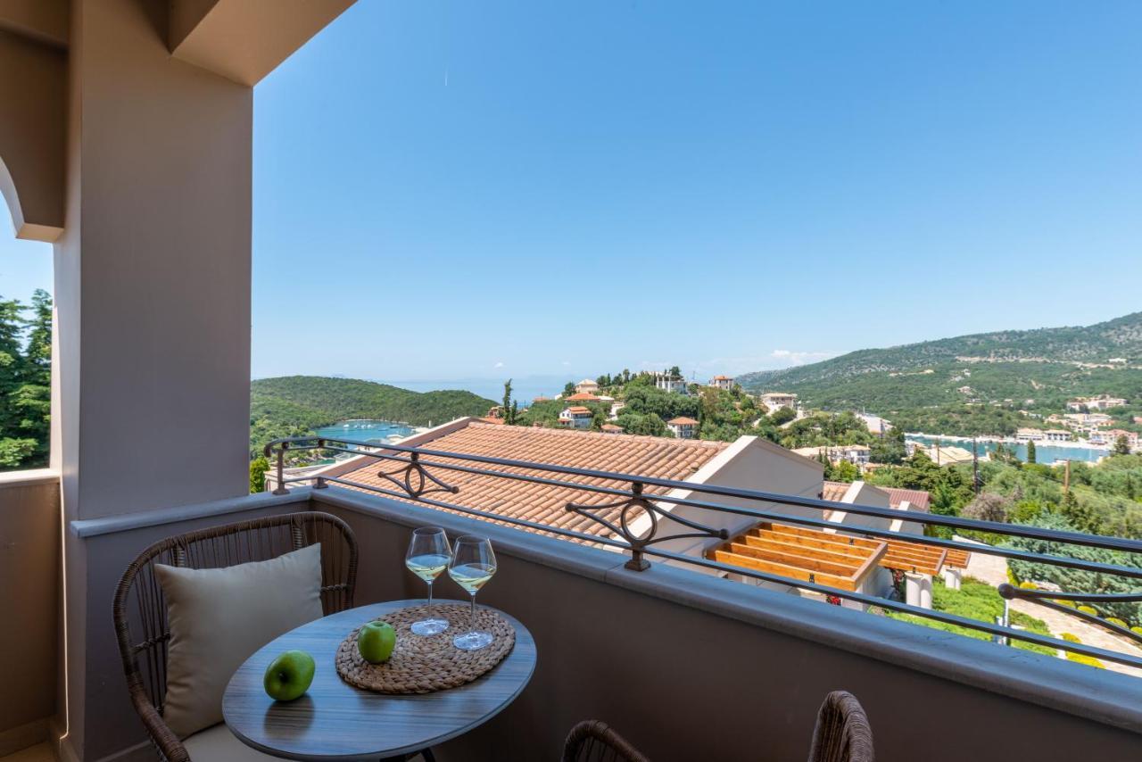 Superior Double Room with Partial Sea View