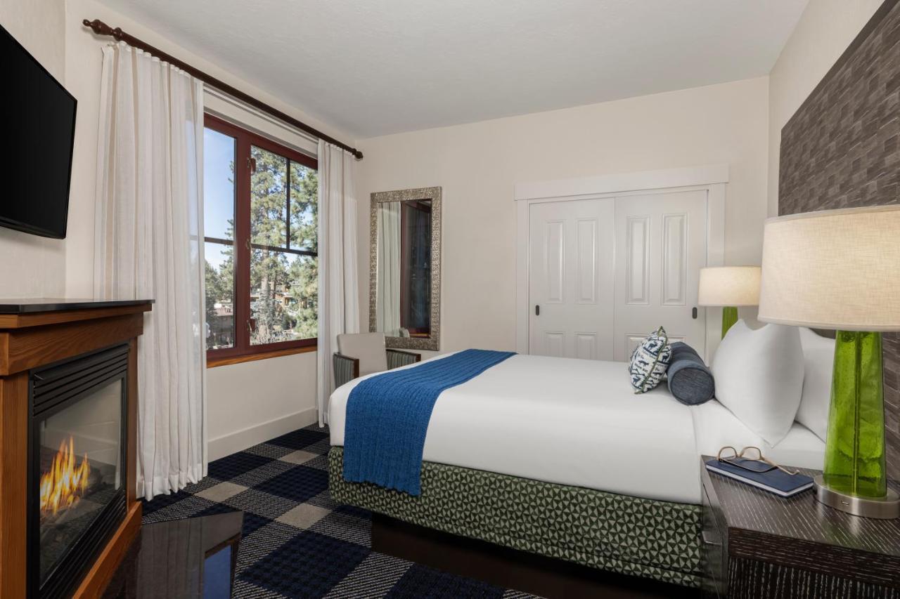 One-Bedroom Suite with Fireplace,1344983558:JPEG