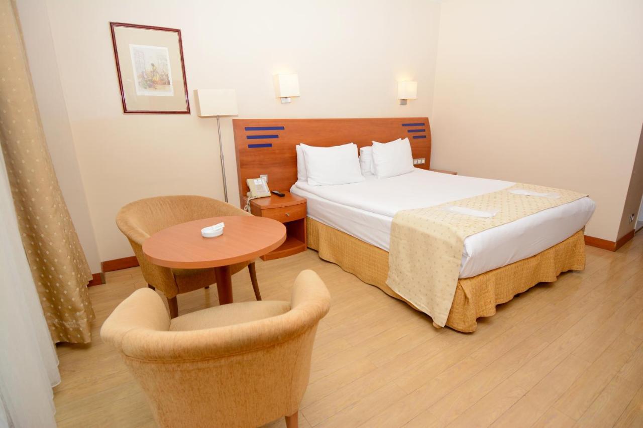 Standard Queen Room