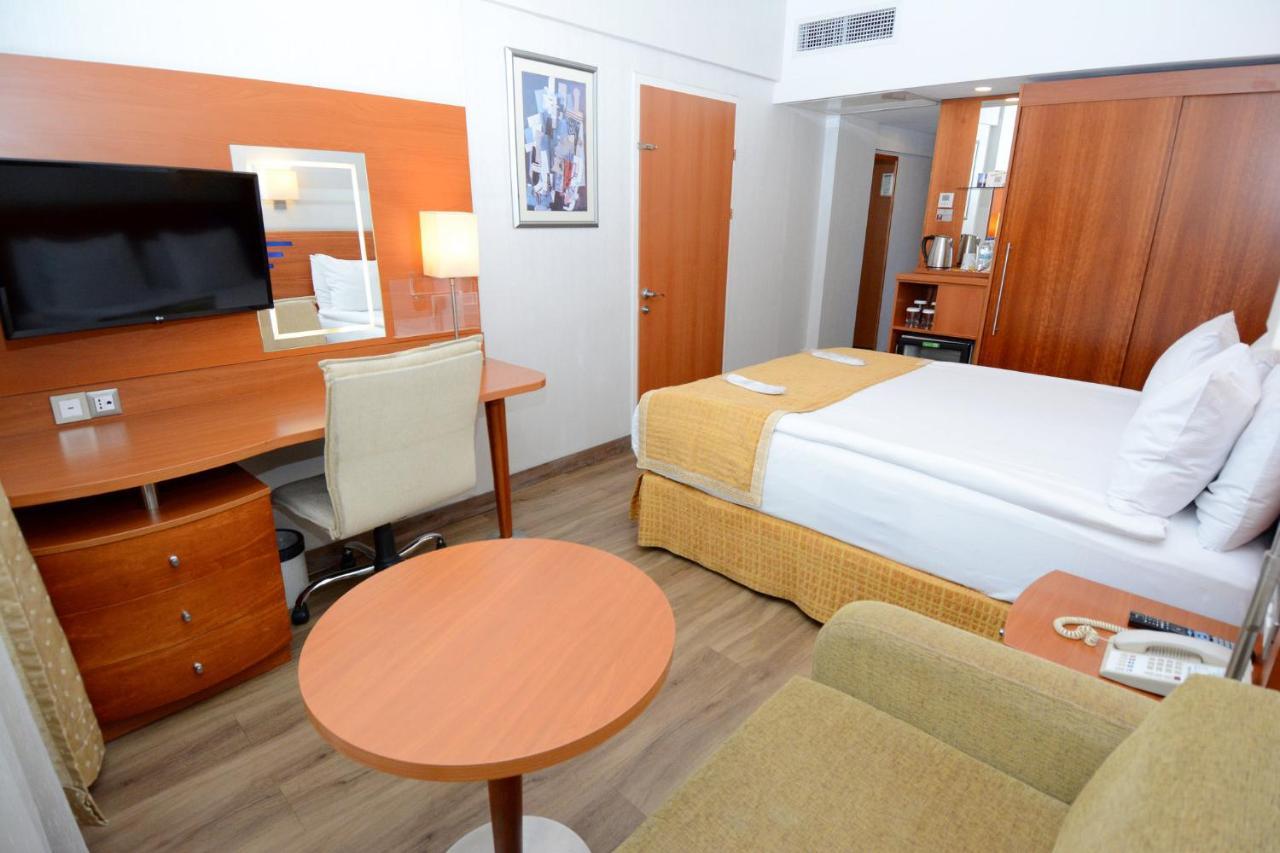 Standard Queen Room