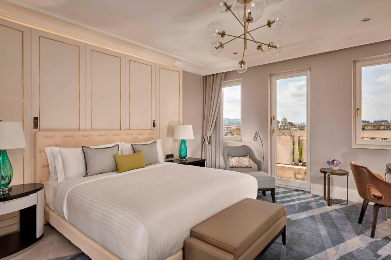 Club King Room