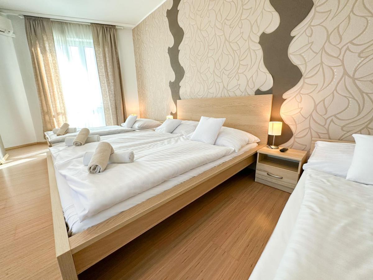 Family Room,1377620141:JPEG