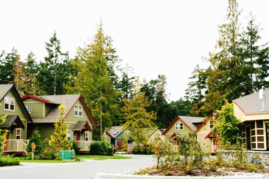 Deluxe Two-Bedroom Cottage (4 Adults)