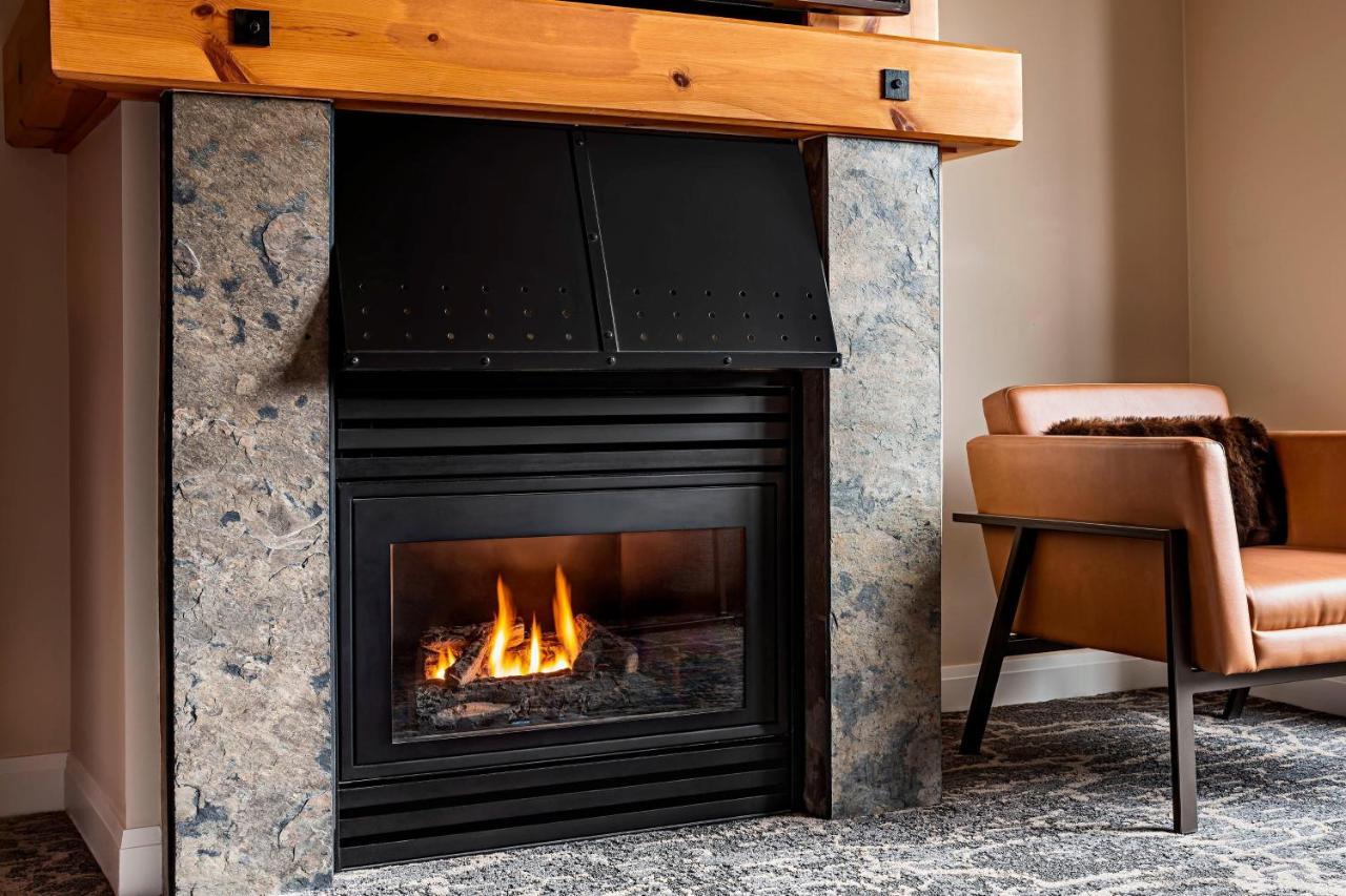 Studio Suite 1 Queen Sofa bed Fireplace