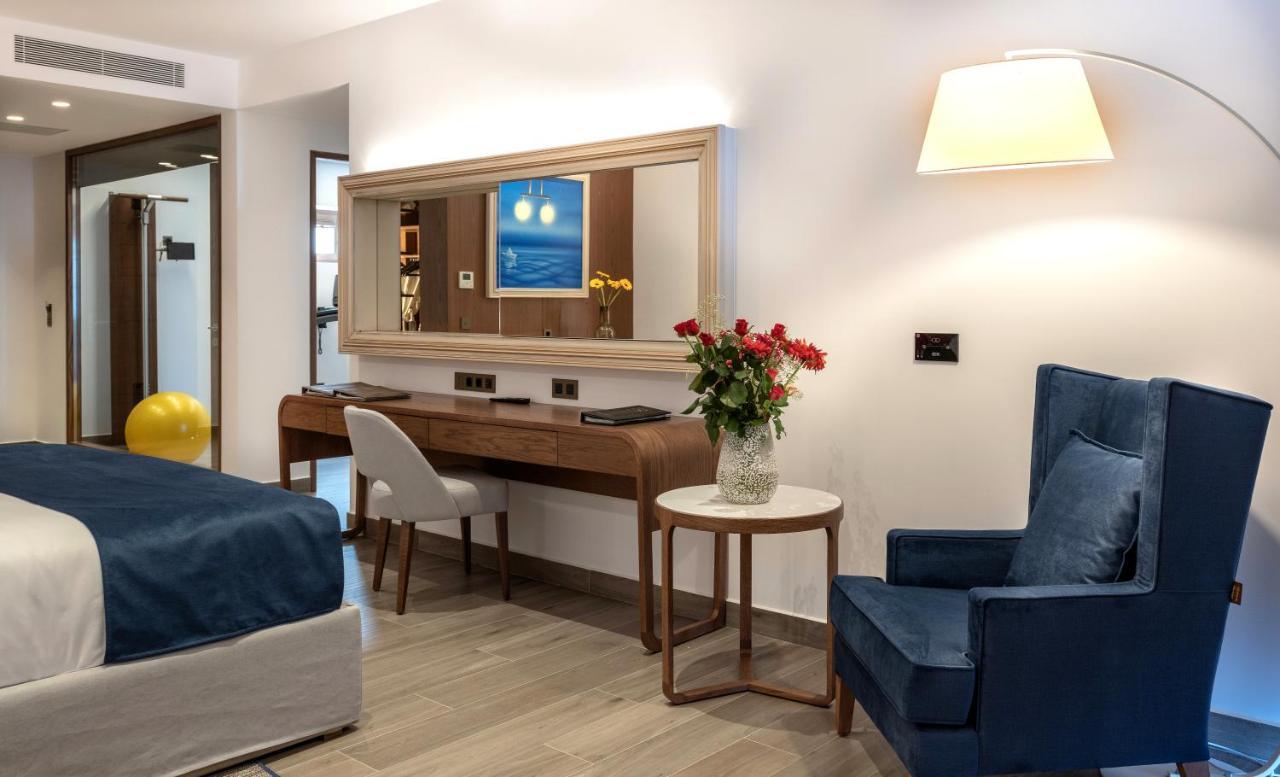 Aqua Marine Suite aan het Water met Buitenbubbelbad en Fitnessruimte