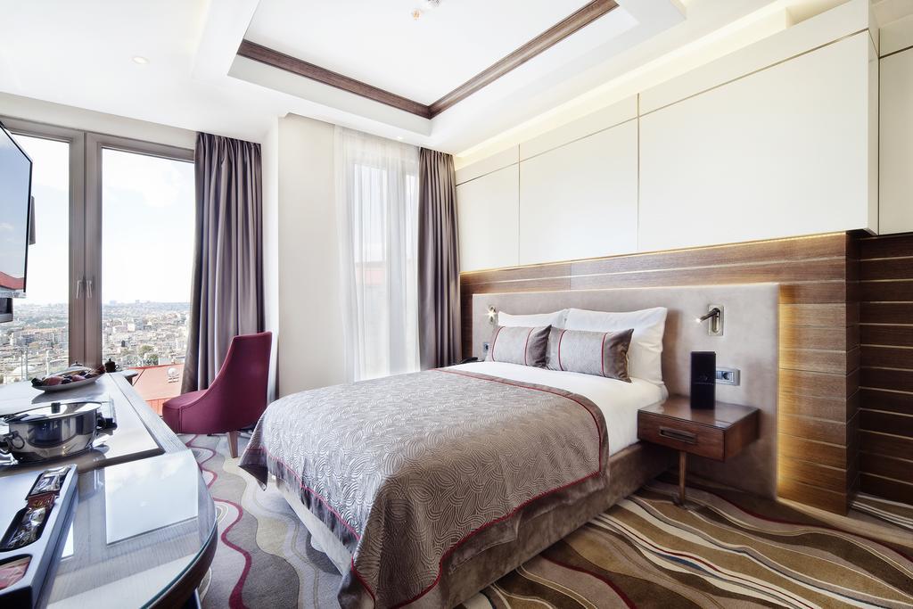 Deluxe Room Golden Horn View