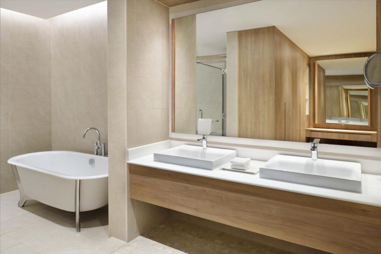 Three-Bedroom Penthouse Sea View Top Floor Terrace,1743573192:JPEG