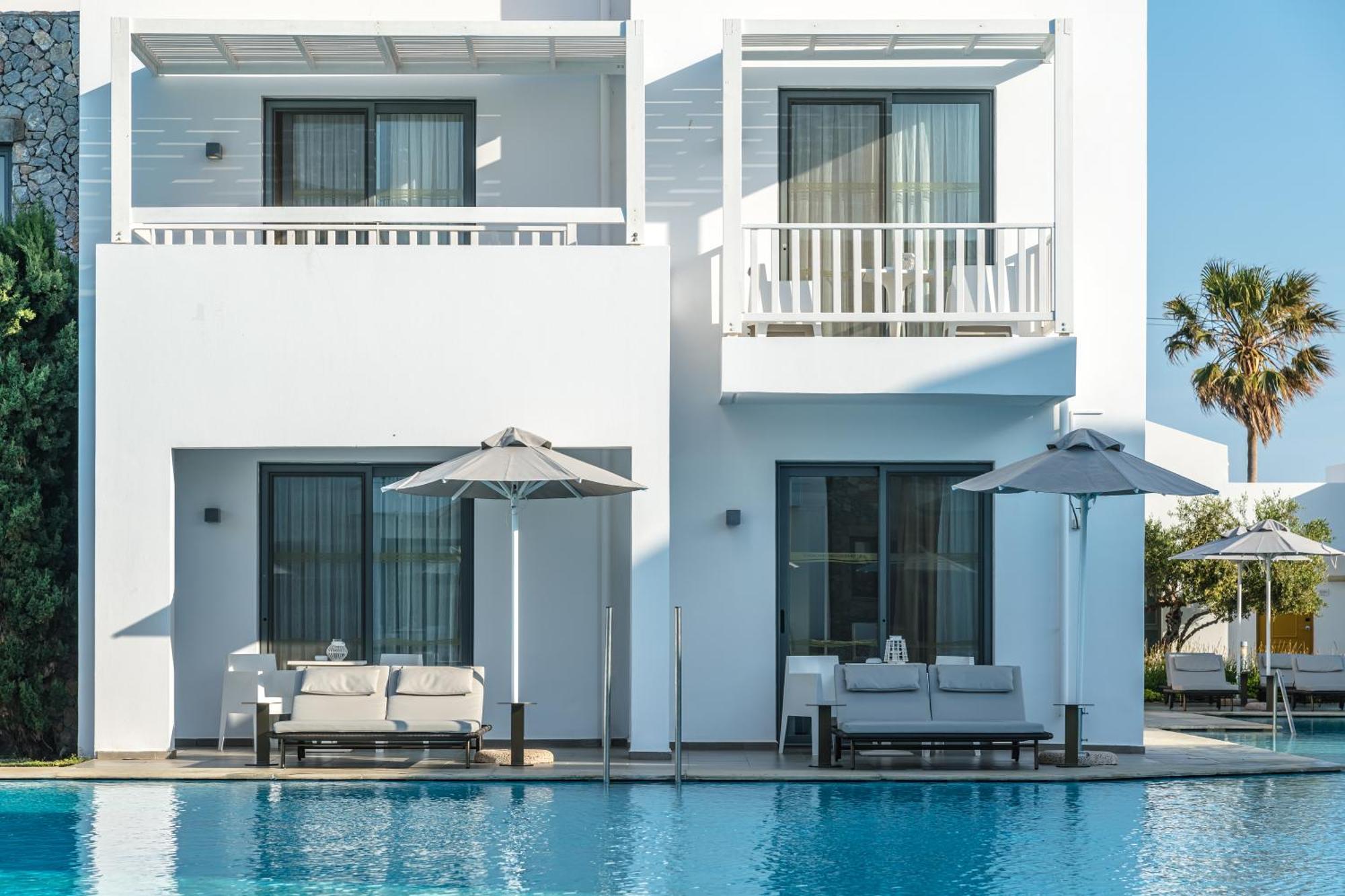 Double Room Front Pool Swim-up