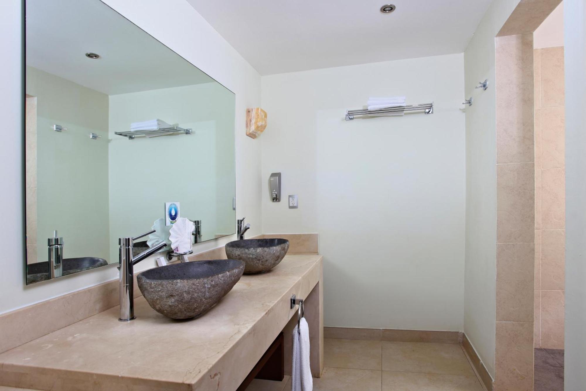 Acomodação Superior com Vista da Piscina