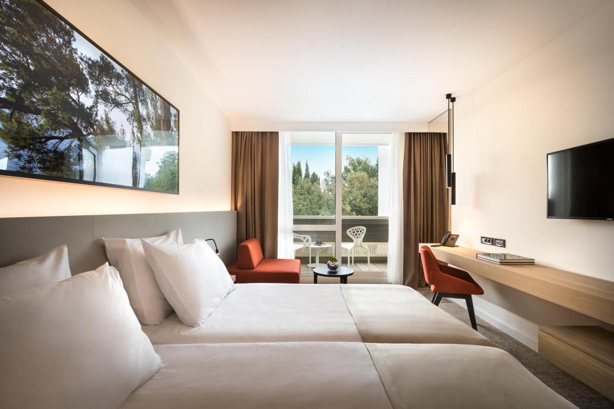 Habitación estándar con 2 camas individuales y cama supletoria