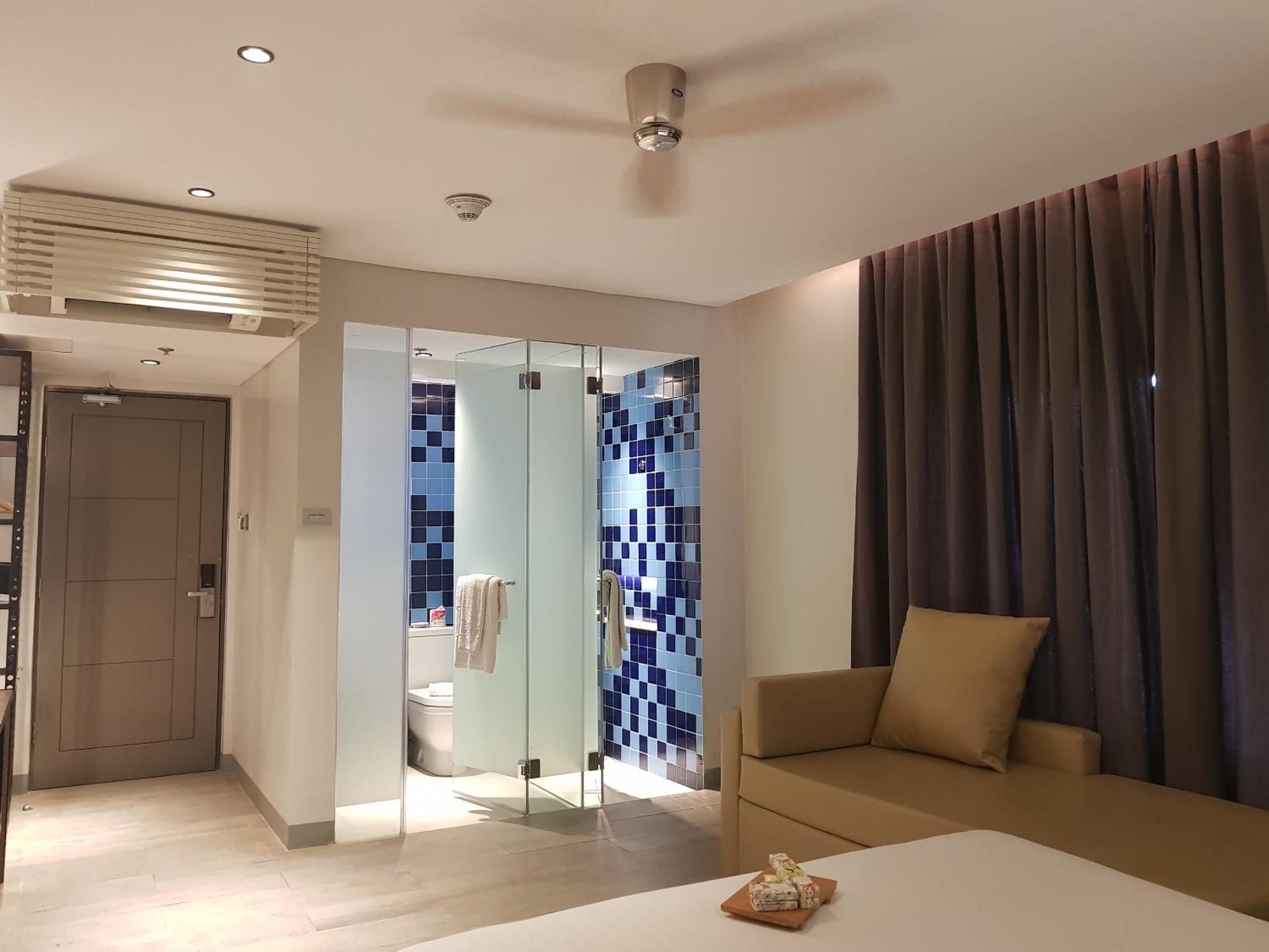 Deluxe Queen Room,1456245523:JPEG