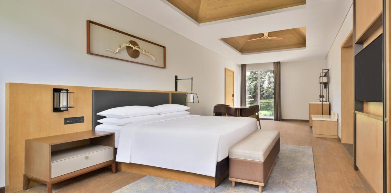 Luxury Cottage with King Bed with Sofa Bed and Garden View