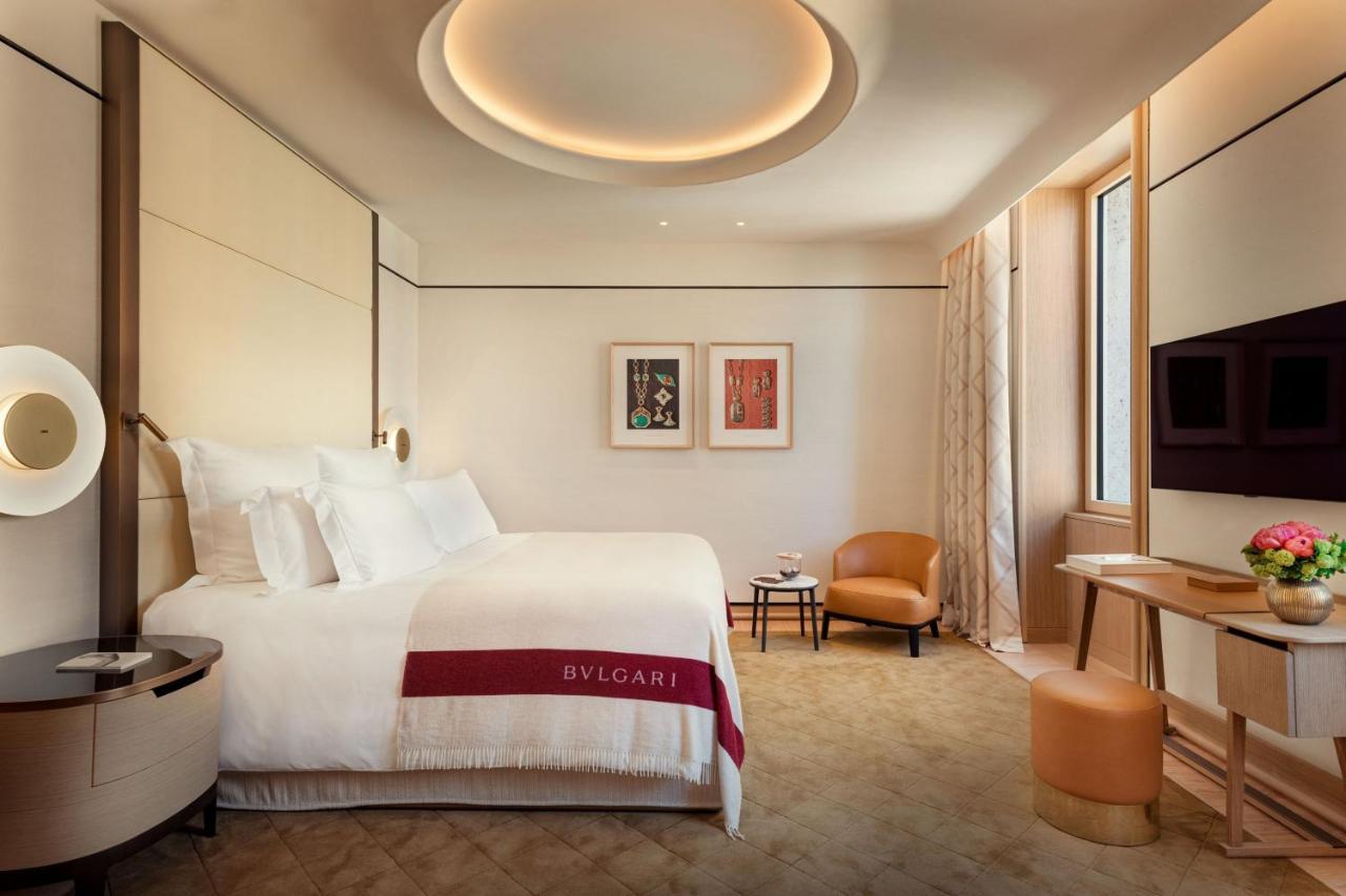 Superior King Room City View