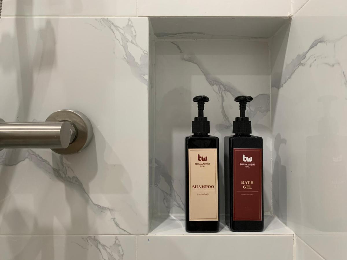 Family Room Bathroom,1563752518:JPEG