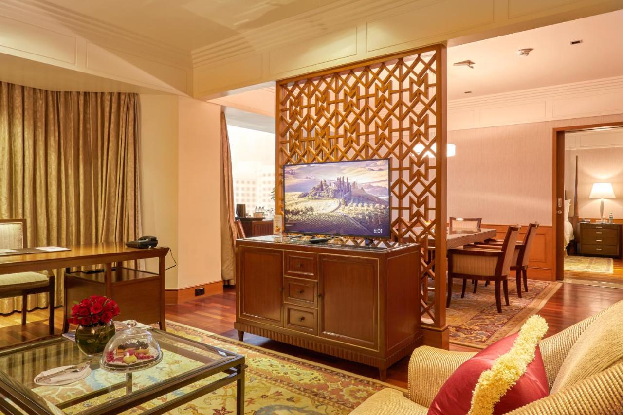 Royal Club Parlor Suite Bathtub Airport Transfers High Tea Evening Cocktail Hours